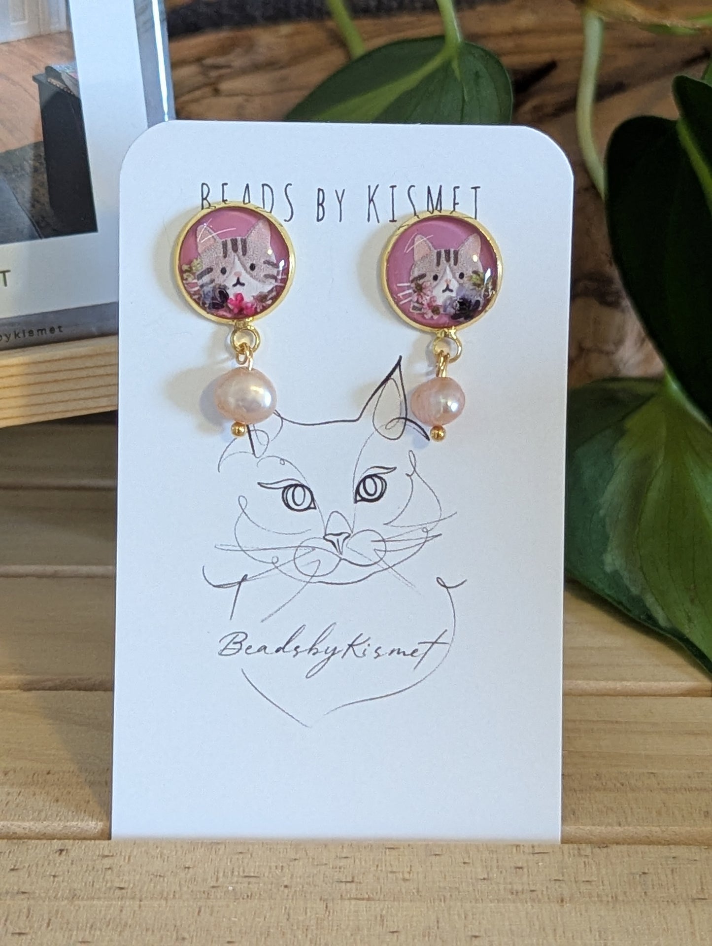 Garden Cat with Freshwater Pearls – Gold ✨