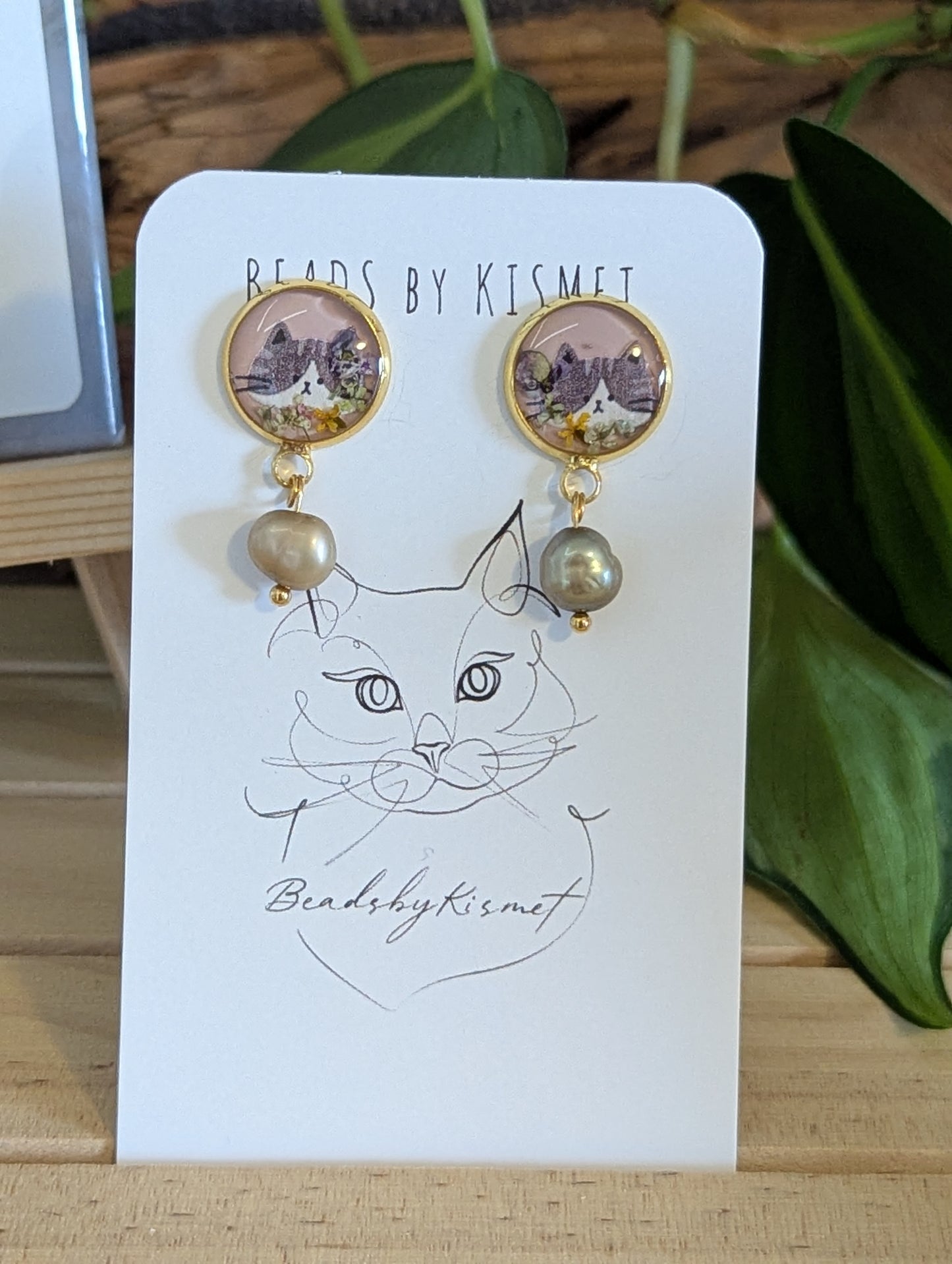 Garden Cat with Freshwater Pearls – Gold ✨