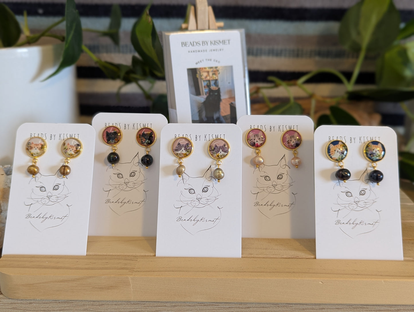 Garden Cat with Freshwater Pearls – Gold ✨